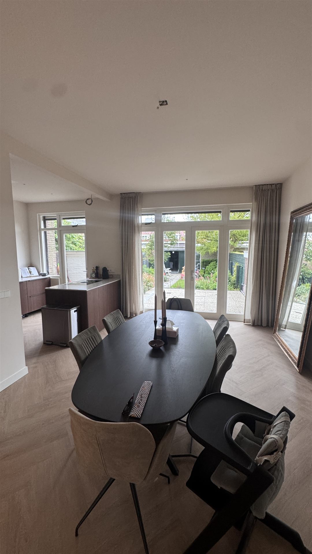 Keukenrenovatie Den Haag donkerhouten keuken eiland